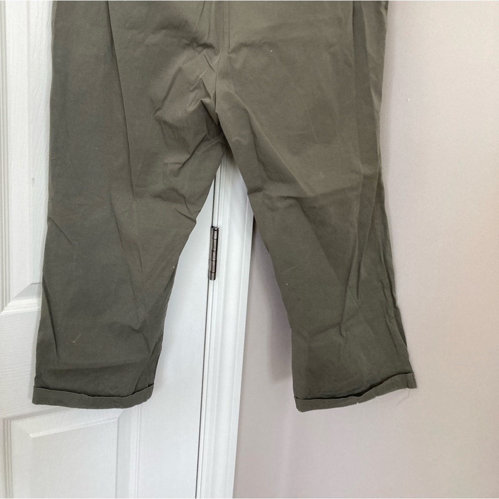 Chico’s Capris.   Olive  Green.  Size 2.5 in Chico’s Sizing.